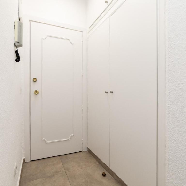 Classy VIII - Ferga Suites - Deluxe King Studio - 11