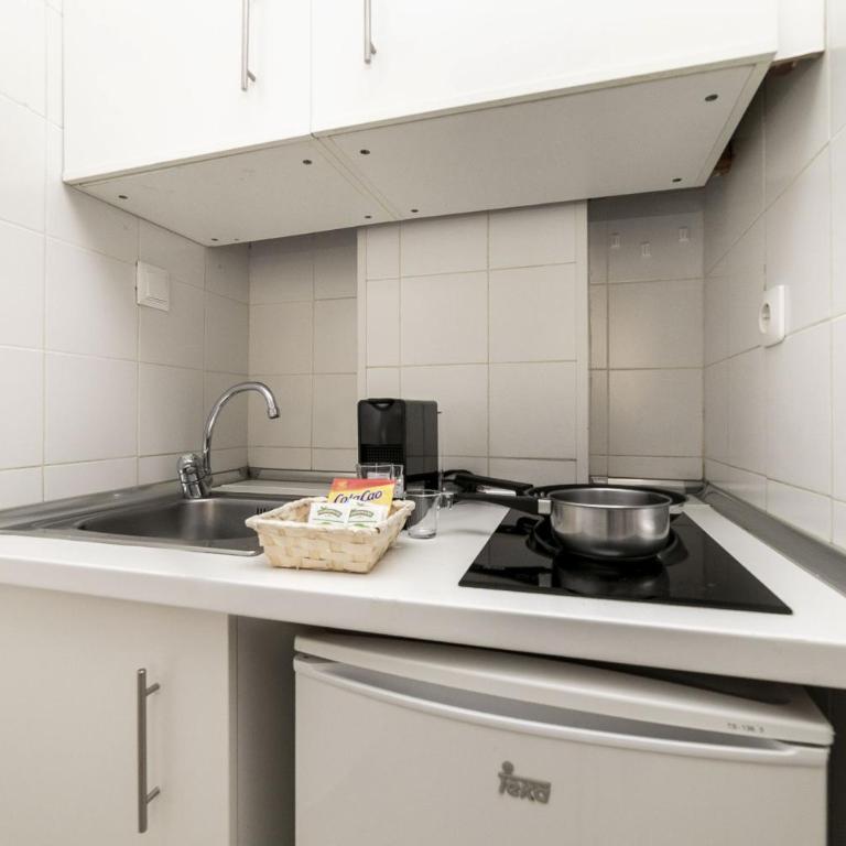 Classy VIII - Ferga Suites - Deluxe King Studio - 18