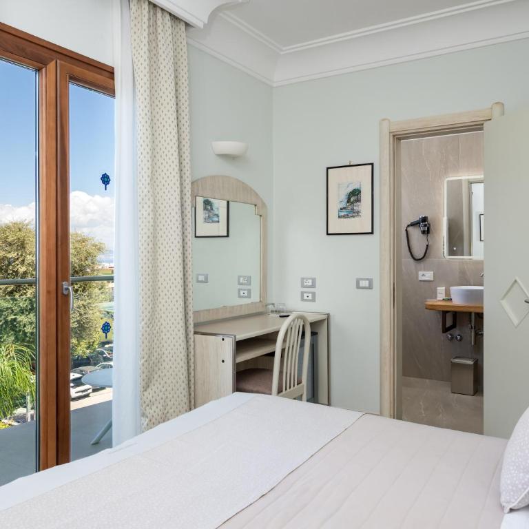 Hotel Gardenia Sorrento, Ascend Hotel Collection - Camera Matrimoniale Superior con Vista Mare - 9