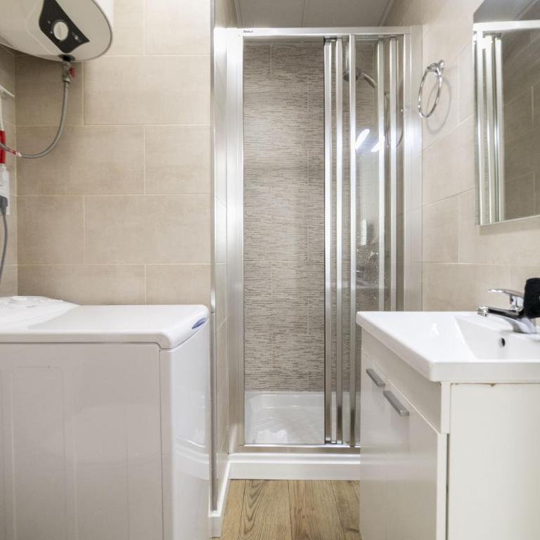 Classy V - Ferga Suites - Estudio Deluxe con cama grande - 11