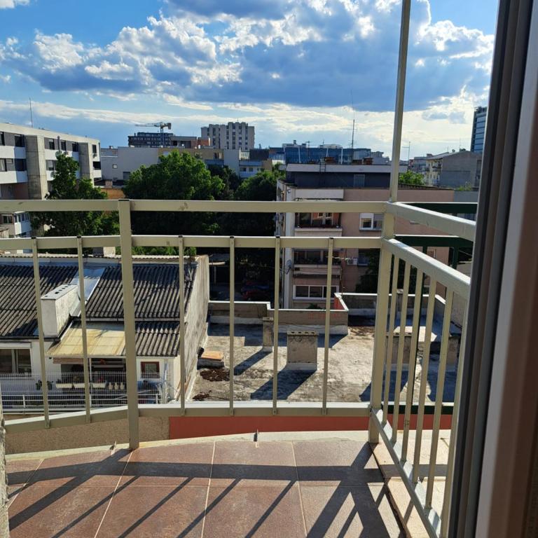 Stan na dan centar - Classic One-Bedroom Apartment with King Bed - 19