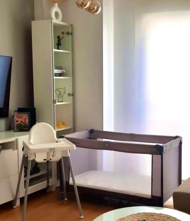 Maravilloso apartamento céntrico de 70m2, jardín propio 40m2 con piscina para niños y parking opcional - Apartamento de 1 dormitorio - 13