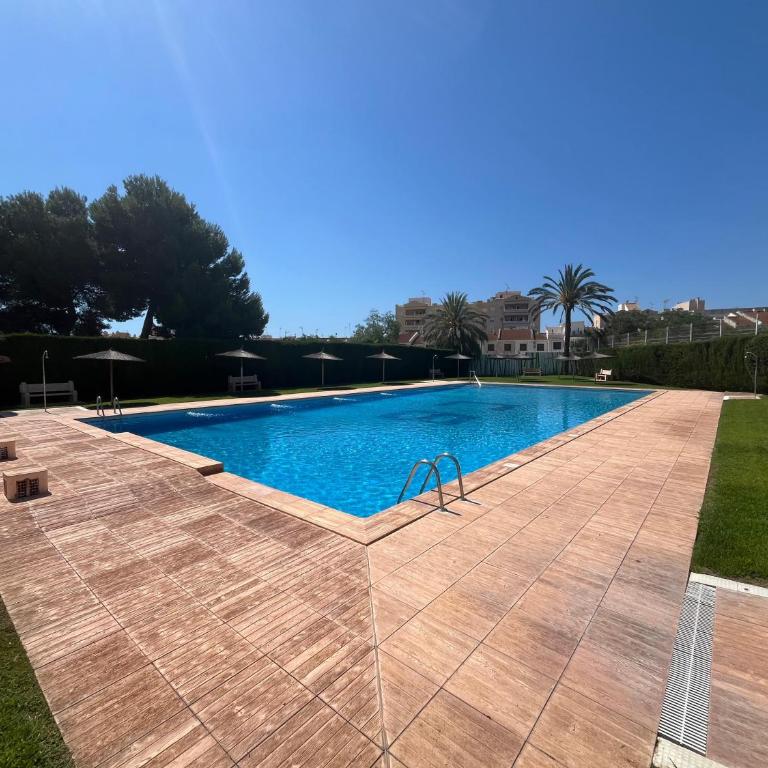 Bright 2-Bedroom Holiday Home with Pool Access in Torrevieja - Casa de 2 dormitorios - 38
