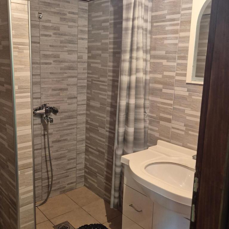 Kuća za odmor RAJ - Two-Bedroom House - 8