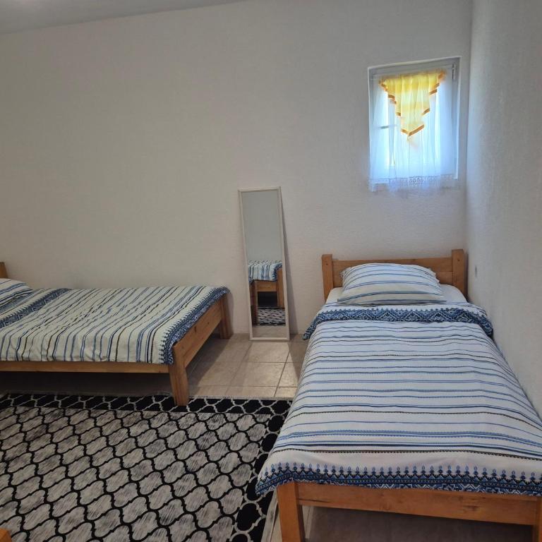 Kuća za odmor RAJ - Two-Bedroom House - 11