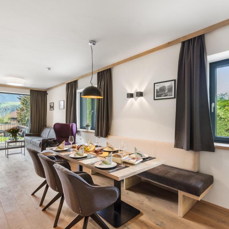 Emma Deluxe Aparthotel, Aircondition, ganzjährig beheizter Außenpool & Skibus direkt vor der Tür - Apartment mit Balkon - 14