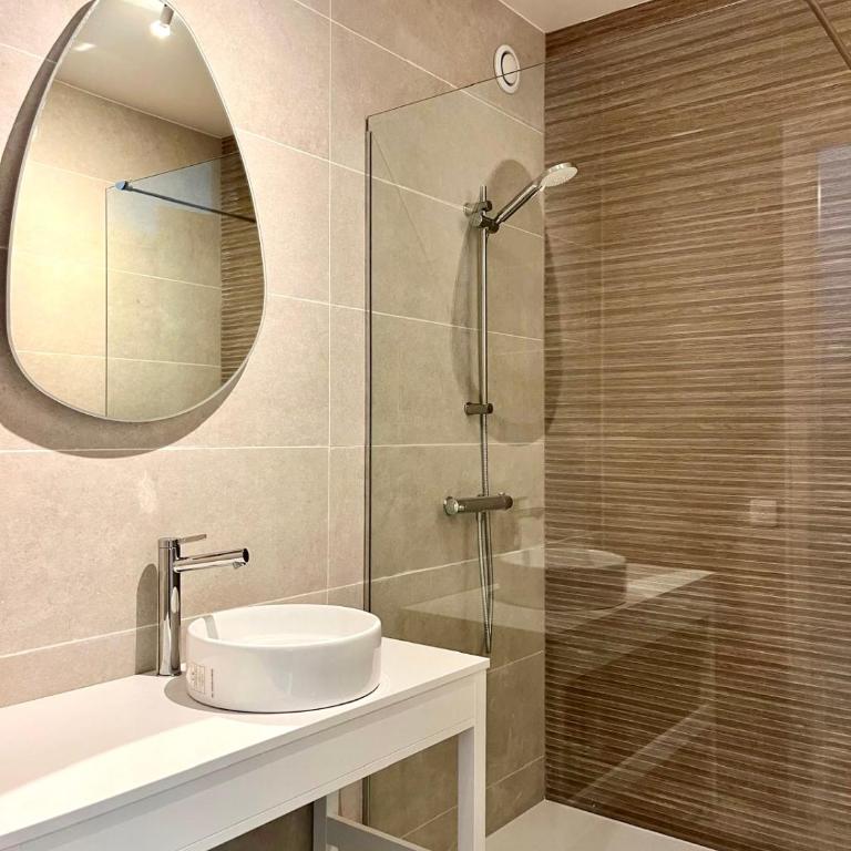 Studio Standing 100m de la mer avec balcon Fort Dauphin - Apartment mit 1 Schlafzimmer - 4