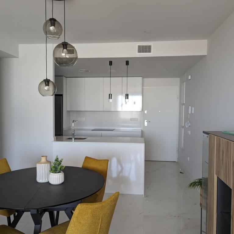 Luxury Apartment - Benidorm Beach - Sea Views, Pool & Terrace - Two-Bedroom Apartment with Balcony and Sea View - 8