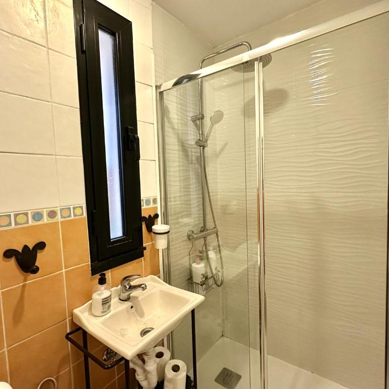 Habitacion con baño privado y mini-cocina privada en casa particular, acceso independiente - Habitación Doble con baño privado - 4