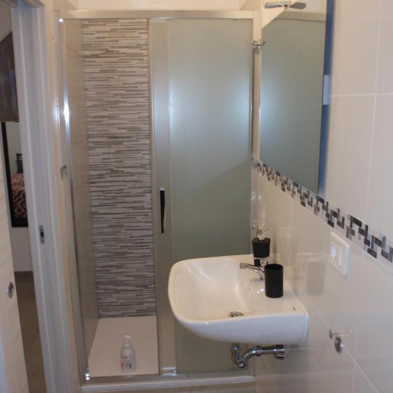 Seunis rooms - Camera Matrimoniale con Bagno Privato - 8