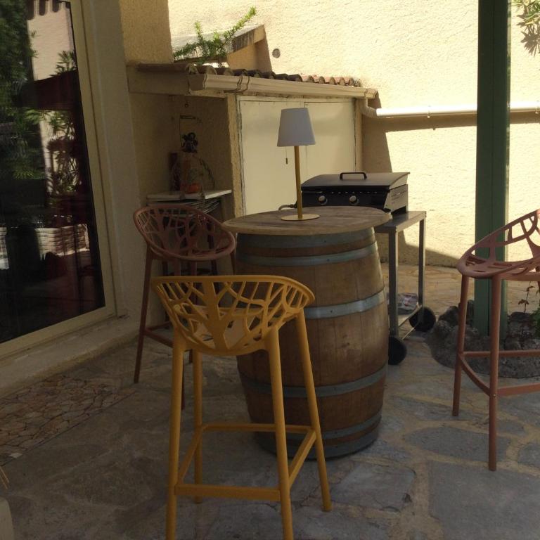 Bastidon provençal dans domaine naturiste avec accès gratuit parc aquatique - Maison 2 Chambres - 26