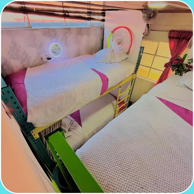 Prisma Hostel - Habitación Compartida Mixta - 4 camas - 4