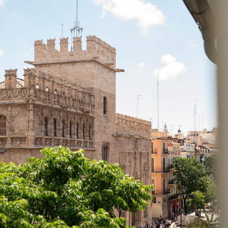 Apartamentos Mercado Central - Quadruple Room with Private Bathroom - 3
