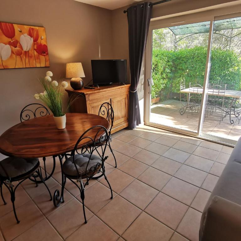 Bastidon Provencal - Maison 2 Chambres - 17