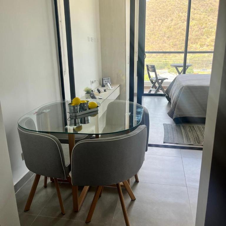 SuitePino - One-Bedroom Apartment - 1