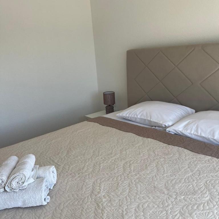 Demiri Rr - One-Bedroom Apartment - 5