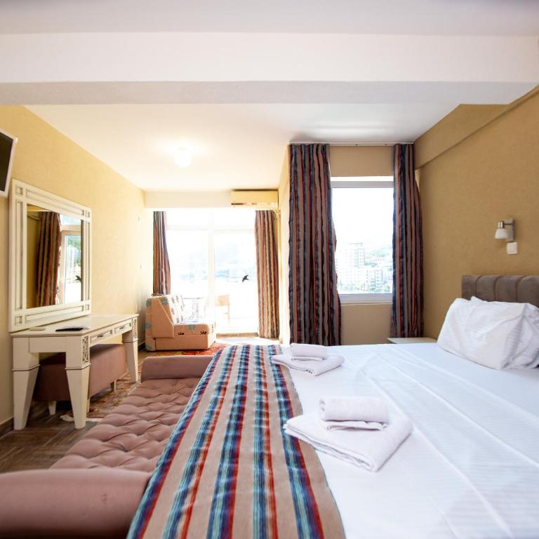 New Hotel Kuč By Marvel - Trokrevetna Soba sa Pogledom na More - 2