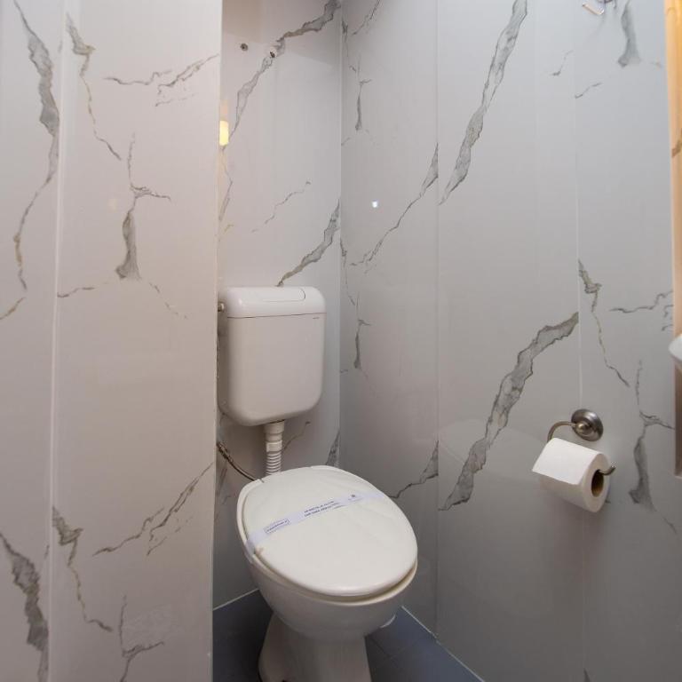 New Hotel Kuč By Marvel - Niskobudžetna Dvokrevetna Soba sa Zasebnim Krevetima - 8