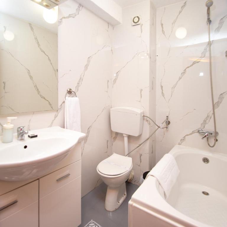 New Hotel Kuč By Marvel - Porodična Soba sa Pogledom na More - 6