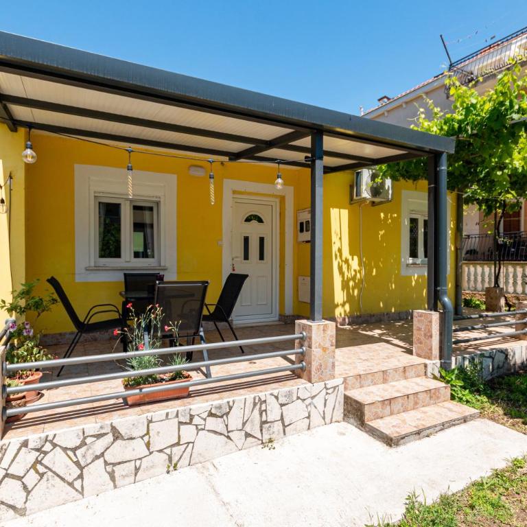 House Mila - Two-Bedroom House - 2