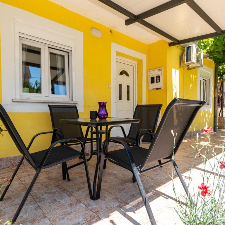 House Mila - Two-Bedroom House - 4