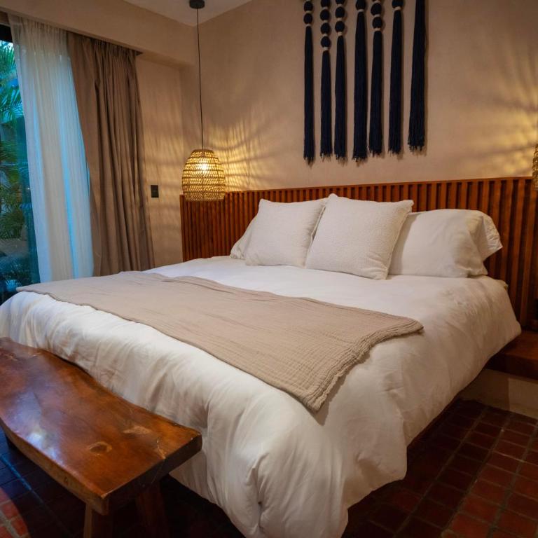Your Dream Stay Pool Bikes & Near Every Hotspot - Two-Bedroom Deluxe Apartment - 8
