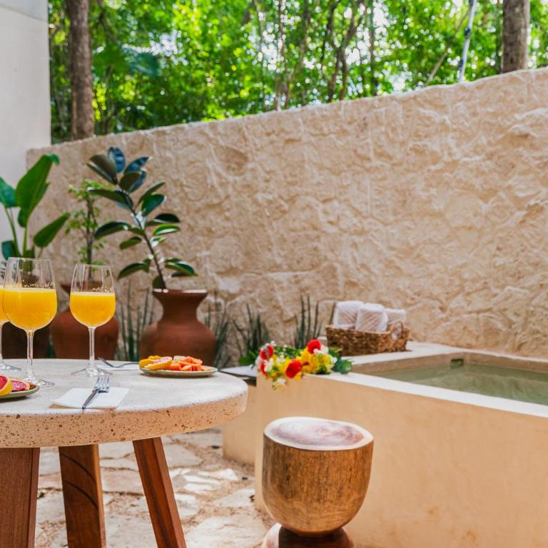 Your Dream Stay Pool Bikes & Near Every Hotspot - Two-Bedroom Deluxe Apartment - 9