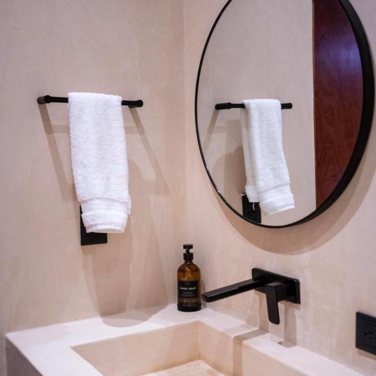 Your Dream Stay Pool Bikes & Near Every Hotspot - Two-Bedroom Deluxe Apartment - 12