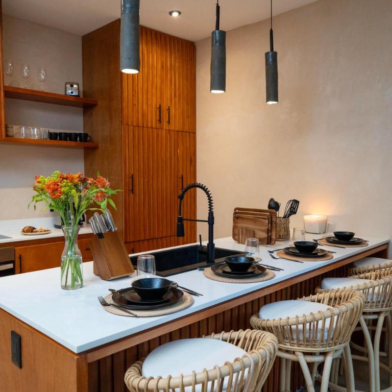 Your Dream Stay Pool Bikes & Near Every Hotspot - Two-Bedroom Deluxe Apartment - 14