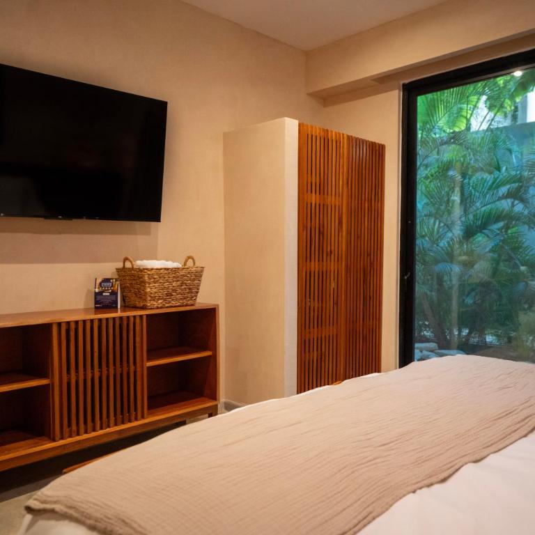 Your Dream Stay Pool Bikes & Near Every Hotspot - Two-Bedroom Deluxe Apartment - 16