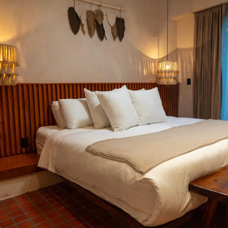 Your Dream Stay Pool Bikes & Near Every Hotspot - Two-Bedroom Deluxe Apartment - 19
