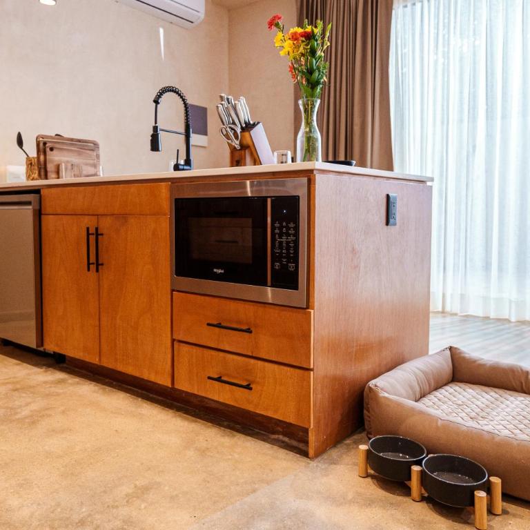 Your Dream Stay Pool Bikes & Near Every Hotspot - Two-Bedroom Deluxe Apartment - 20