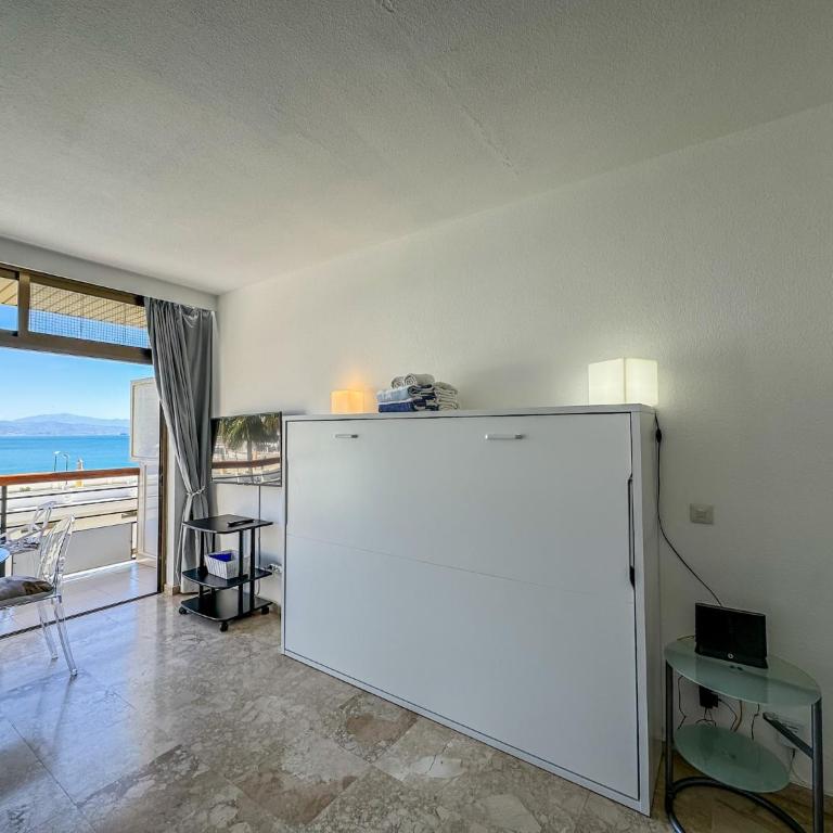 Studio in Playamar near Beach & Promenade - Apartment - 10