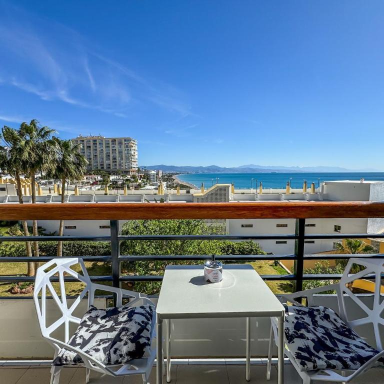 Studio in Playamar near Beach & Promenade - Apartment - 5