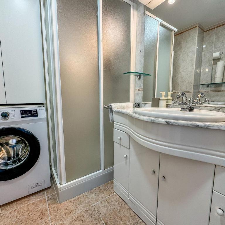 Studio in Playamar near Beach & Promenade - Apartment - 12