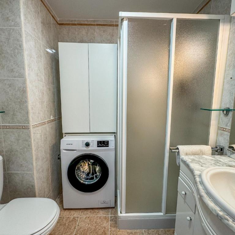 Studio in Playamar near Beach & Promenade - Apartment - 13
