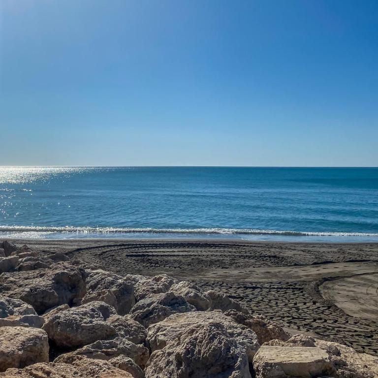 Studio in Playamar near Beach & Promenade - Apartment - 23