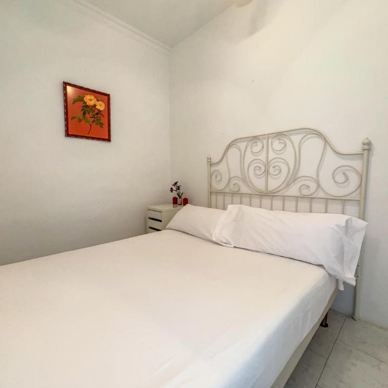 Coastal Comfort for Four in Torremolinos - Apartment mit 2 Schlafzimmern - 4