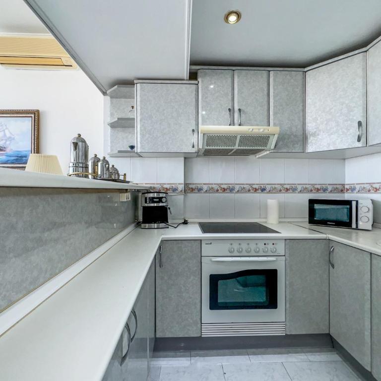 Coastal Comfort for Four in Torremolinos - Apartment mit 2 Schlafzimmern - 3