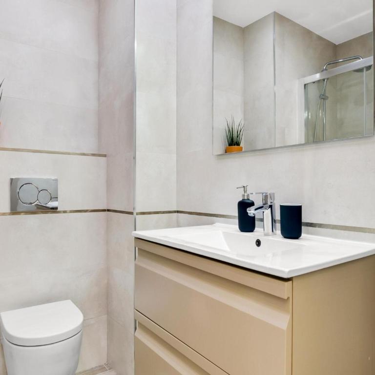 Apartment in Torremolinos near Bajondillo Beach - One-Bedroom Apartment - 15