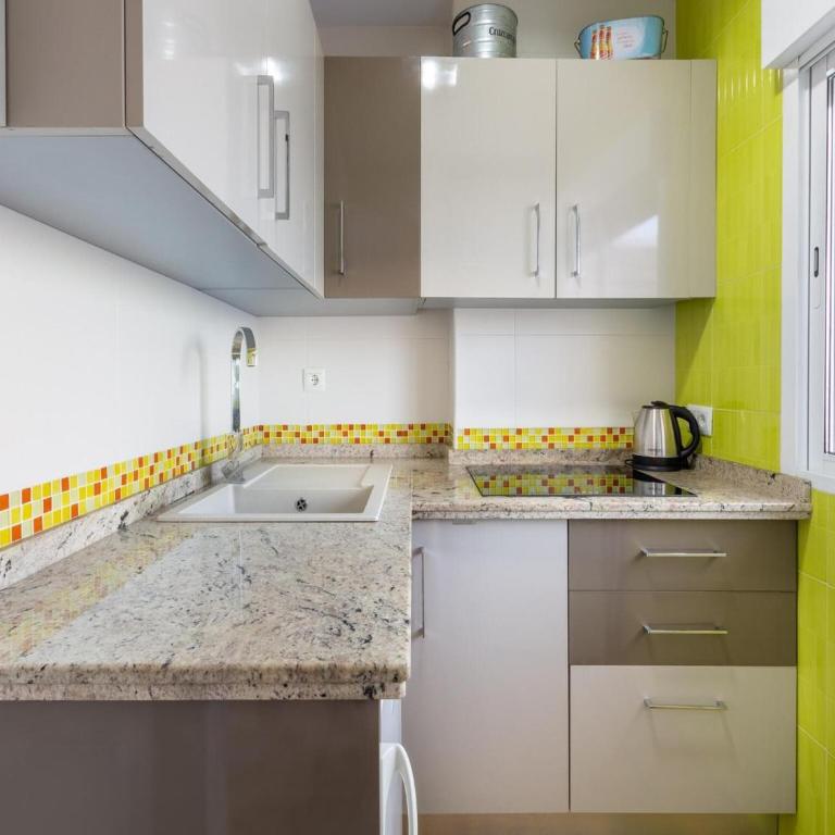 Apartment in Torremolinos with Sea Views - Apartamento de 1 dormitorio - 2