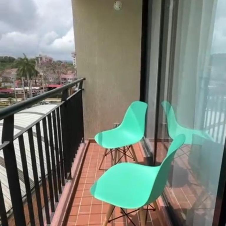 Apto 3 hab, junto al Centro Comercial Avenida, Piso 8 con ascensor - Apartamento de 3 dormitorios - 2