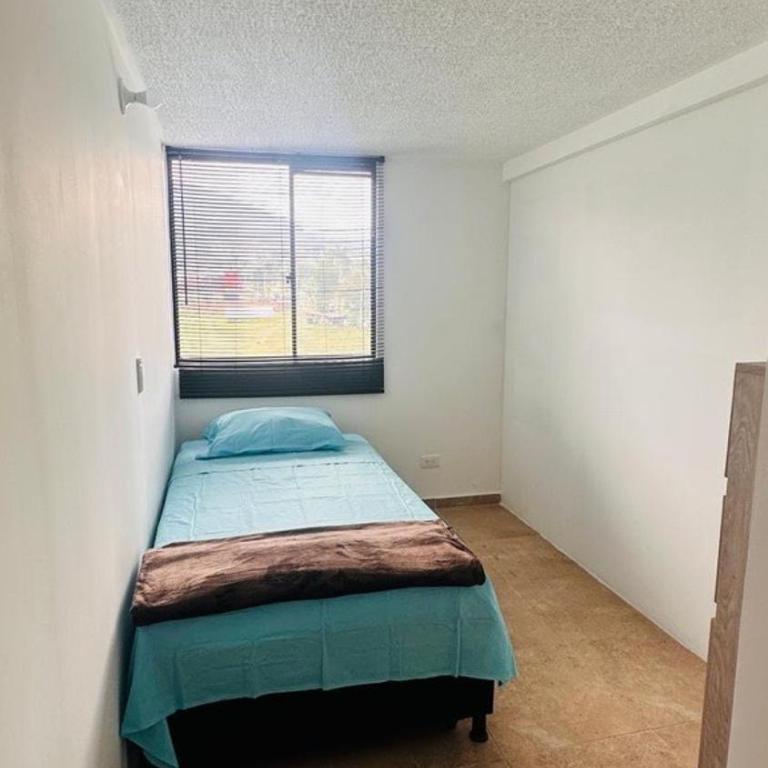 Apto 3 hab, junto al Centro Comercial Avenida, Piso 8 con ascensor - Apartamento de 3 dormitorios - 6