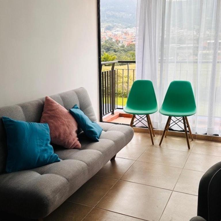 Apto 3 hab, junto al Centro Comercial Avenida, Piso 8 con ascensor - Apartamento de 3 dormitorios - 9