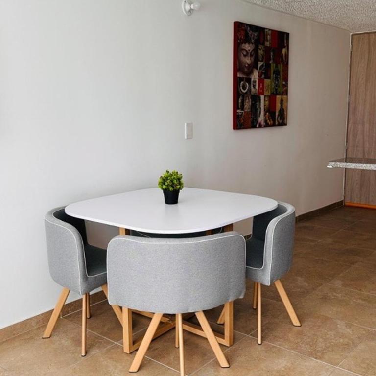 Apto 3 hab, junto al Centro Comercial Avenida, Piso 8 con ascensor - Apartamento de 3 dormitorios - 11