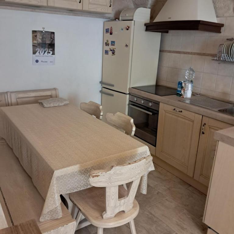 Holiday House Luxury - Appartamento con 2 Camere da Letto e Balcone - 4