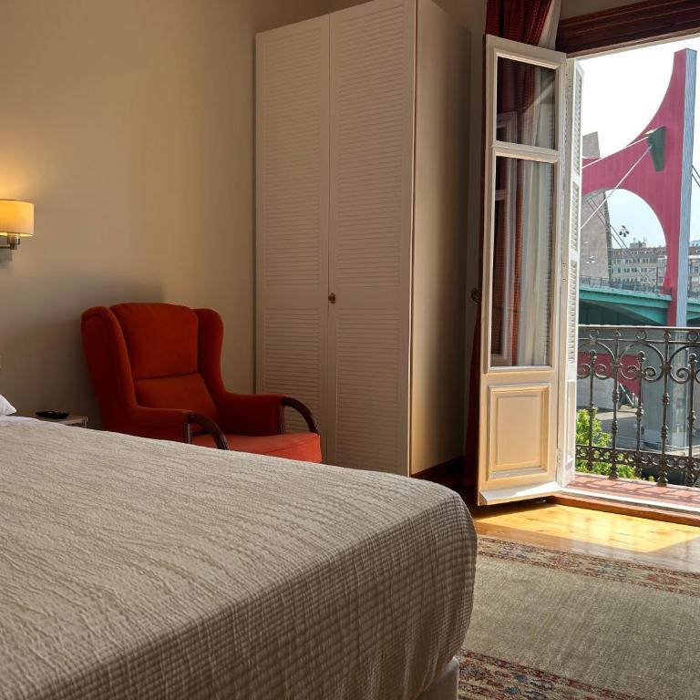 Guggenhome Bilbao - Deluxe Double Room with Terrace and Guggenheim Views - 4