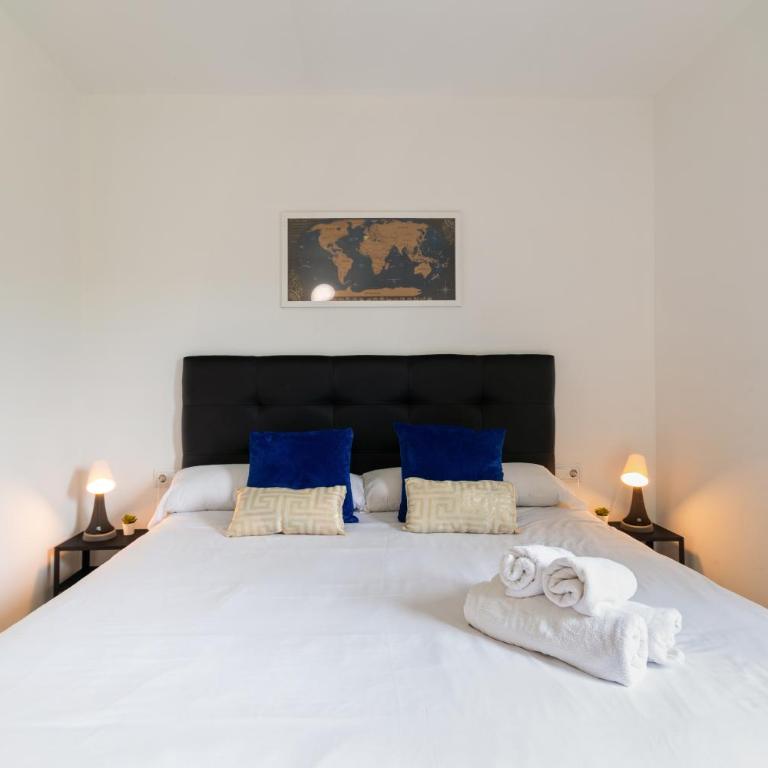 Fira Suites - Habitaciones privadas en Apartamento compartido - Habitación Doble con baño privado - 1
