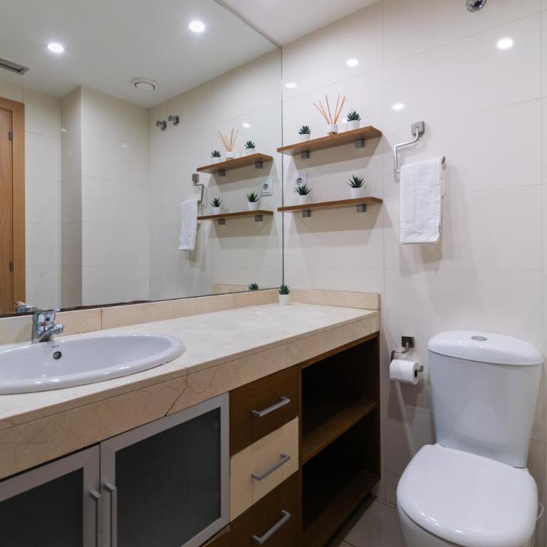 Fira Suites - Habitaciones privadas en Apartamento compartido - Habitación con cama grande - 3