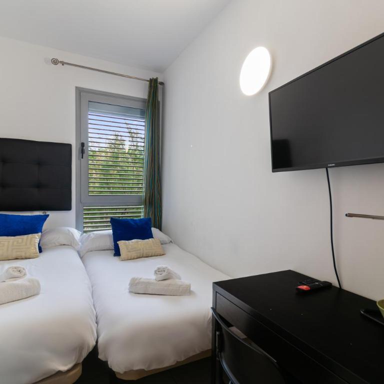 Fira Suites - Habitaciones privadas en Apartamento compartido - Habitación Doble - 2 camas - 3